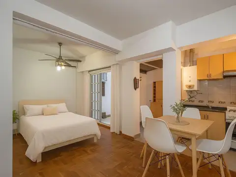 Luminoso Monoambiente con Patio 