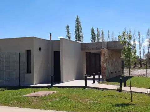 Casa en Venta en Russell, USD 165.000