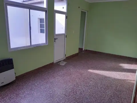 Depto Tipo Casa 6 ambientes con 1 baño