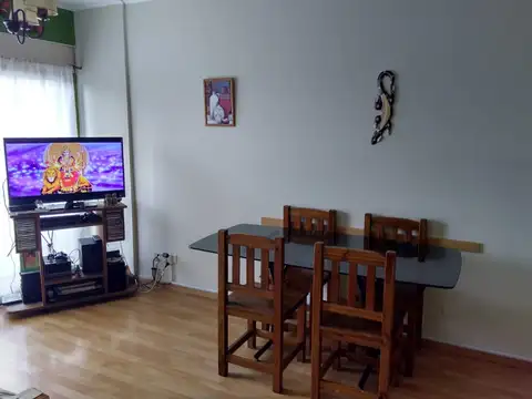 DEPARTAMENTO DE 3 AMB CON COCHERA CUBIERTA  CON VIGILANCIA Y CERCO PERIMETRAL DE REJAS.