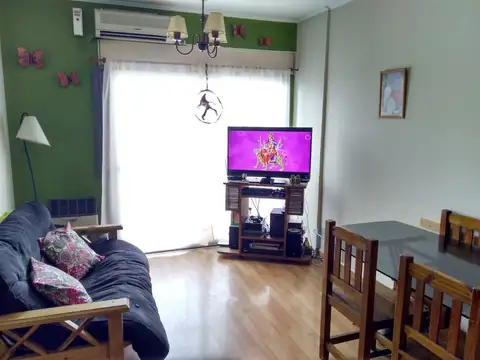 DEPARTAMENTO DE 3 AMB CON COCHERA CUBIERTA  CON VIGILANCIA Y CERCO PERIMETRAL DE REJAS.