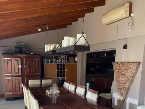 Casa en venta - 3 Dormitorios 3 Baños - Cochera - 400Mts2 - Río Cuarto