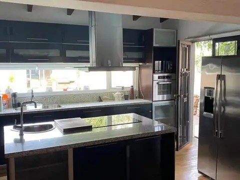 Casa en venta - 3 Dormitorios 3 Baños - Cochera - 400Mts2 - Río Cuarto