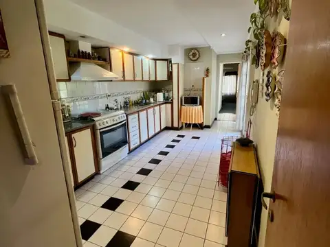 Casa 5 ambientes con 2 baños