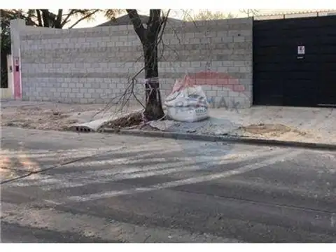 Terreno en Venta en Castelar, USD 240.000