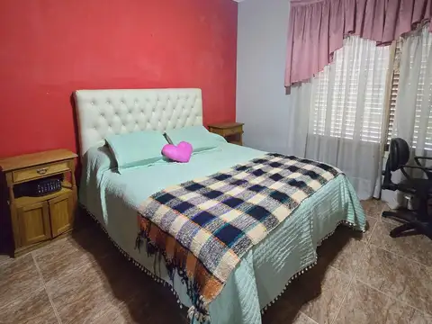Venta de casa de 3 ambientes con quincho en Villa Dominico