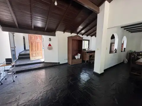 Casa en Venta con 3 cocheras