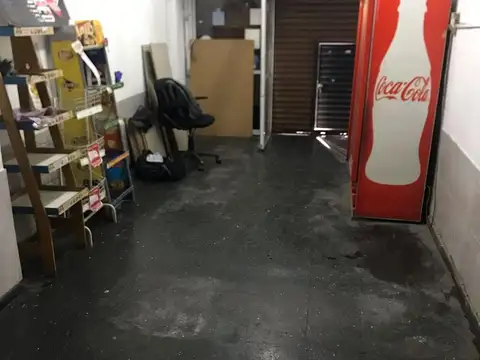 Excelente local comercial de 3mts de frente. Se encuentra vacío
