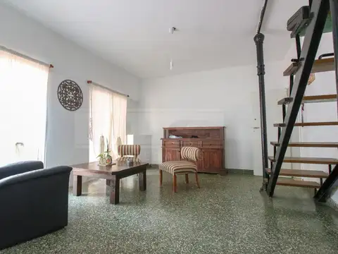 Int. Neyer al 700 entre Charcas y Misiones