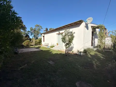 Casa 2 ambientes  con parque en Los Acantilados