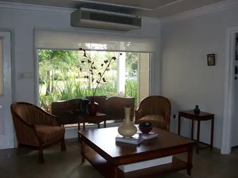 Casa con 4 dormitorios con lote al golf en Abril Club de Campo