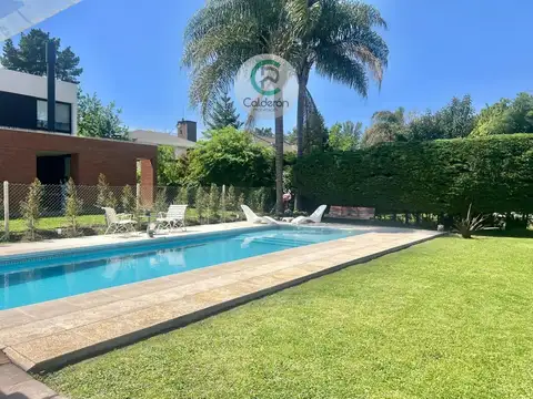 Casa 5 ambientes con 4 baños