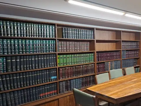 Oficina en Venta, Mitre y Colon, Recepción, 3 Privados, Sala de Reuniones, 2 Baños, Cocina