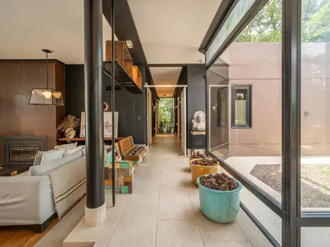 Casa en Alquiler con 2 cocheras