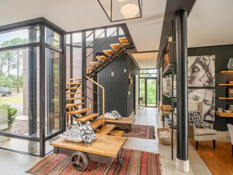 Casa 7 ambientes con 5 baños