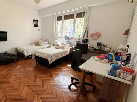 Casa en Alquiler con 2 cocheras