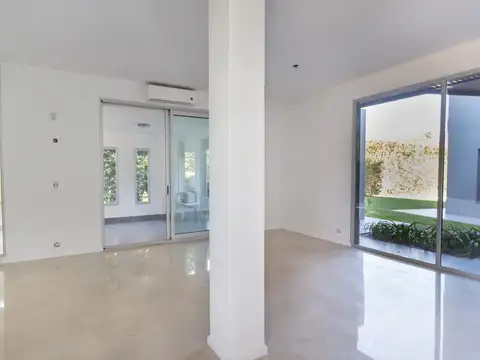 Casa 5 ambientes con 3 baños