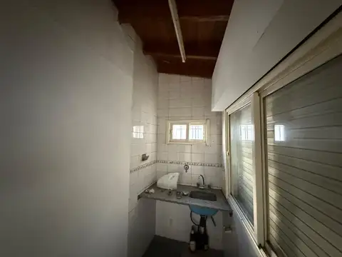 Depto Tipo Casa en Alquiler en Lomas Del Mirador, $ 350.000