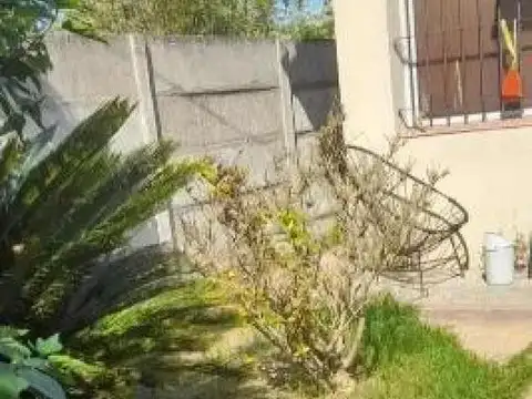 Casa a refaccionar en venta - 2 Dormitorios 1 Baño - Cochera - 353Mts2 - Manuel B Gonnet