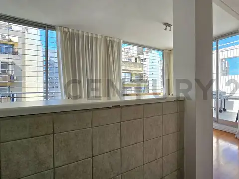 Monoambiente con balcón aterrazado y luz plena – Recoleta