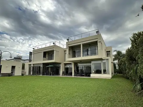 Casa en Puerto Roldan