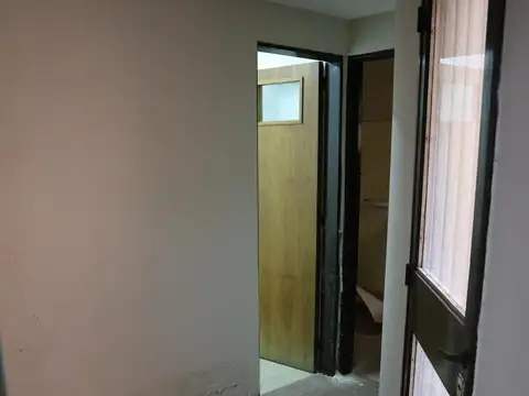 Oficina 4 ambientes con 2 baños
