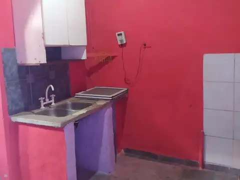 En venta Casa de 3 ambientes + 2 Deptos. En Merlo.
