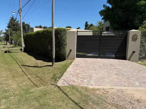 VENTA CASA CON PISCINA EN PAVON (Ruta6yruta8)