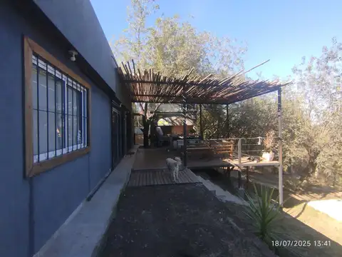 Casa de categoría 3 dorm. en suite, quincho, pileta y 700?M2