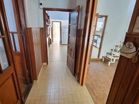 Casa 6 ambientes con 2 baños