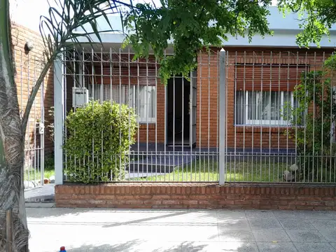 Casa en Morón a 5 cuadras del centro comercial