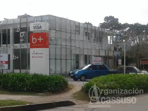 Punta del Este - Local comercial - parada 5 Av Roosevelt