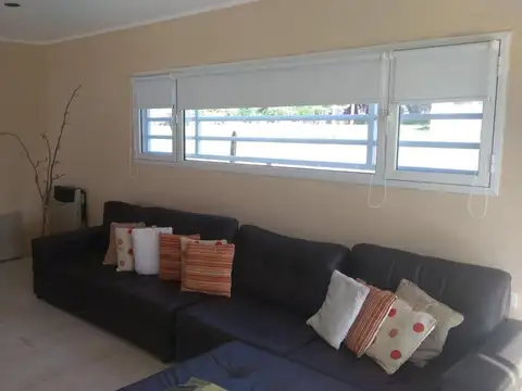 Casa en venta - 2 Dormitorios 3 Baños - Miramar