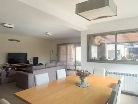 Las Rosas 1600 - Casa de 4 dormitorios