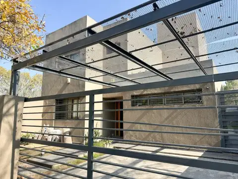 Las Rosas 1600 - Casa de 4 dormitorios