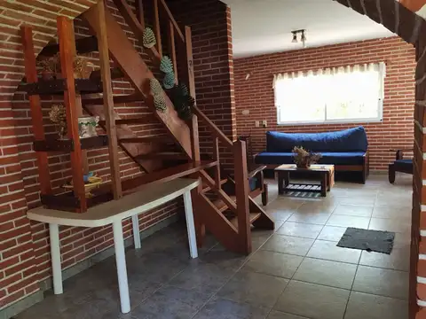 Casa 5 ambientes con 3 baños