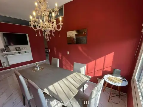 Casa 6 ambientes con 5 baños