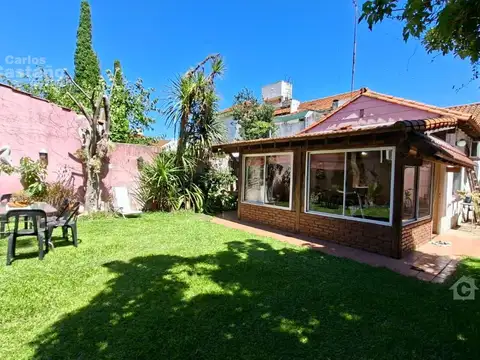 Clásico Chalet 4 Amb., 2 Garajes y Jardín