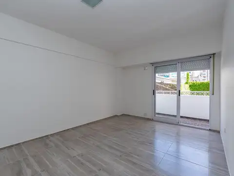 Belgrano-2 amb todo luz con balcón corrido y cocina amplia