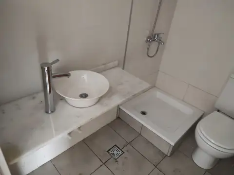 Av Gaona 2400, Piso 1