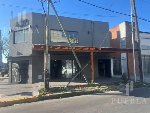 Av Hipolito Yrigoyen al 6600