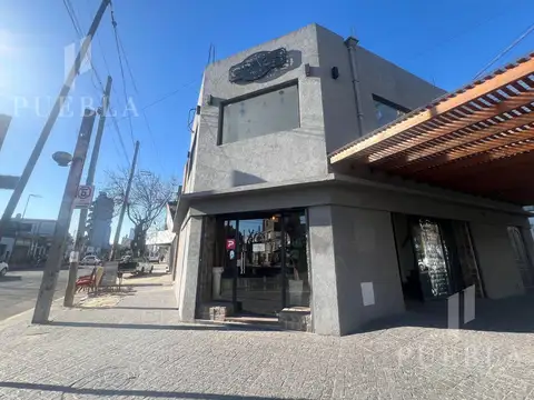 VENTA LOCAL REMEDIOS DE ESCALADA EN ESQUINA