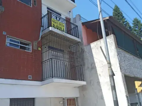 DEPTO DE  1 AMBINTE CON BALCON AL FRENTE