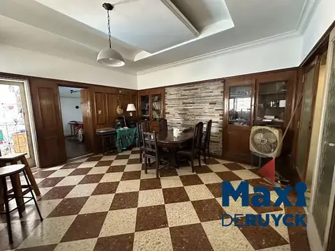 Casa en Venta con 4 cocheras