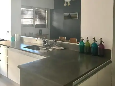 GRAN SEMIPISO con COCHERA y BAULERA