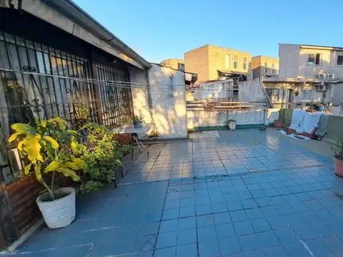 Dpto. Tipo Casa El Frente, 4 Amb. C/ Cochera, Terraza Y Quincho - Echeandía 4130 Frente - Parqu...