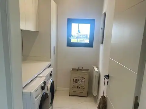 Casa en Venta con 4 cocheras