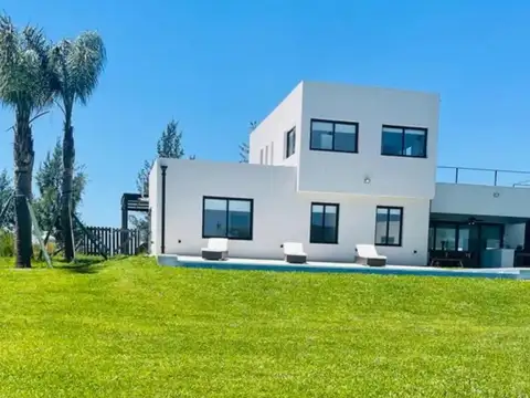 Casa en venta - 5 Dormitorios 3 Baños - Escobar