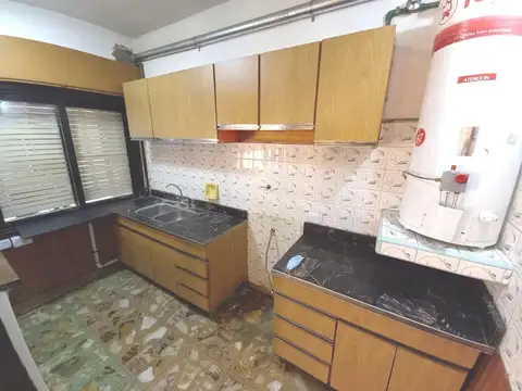 vendo o permuto MORENO CENTRO CASA MAS 3 pisos de 200 M2
