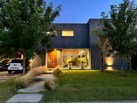 Venta Casa a La Laguna Barrio San Rafael Villanueva Tigre